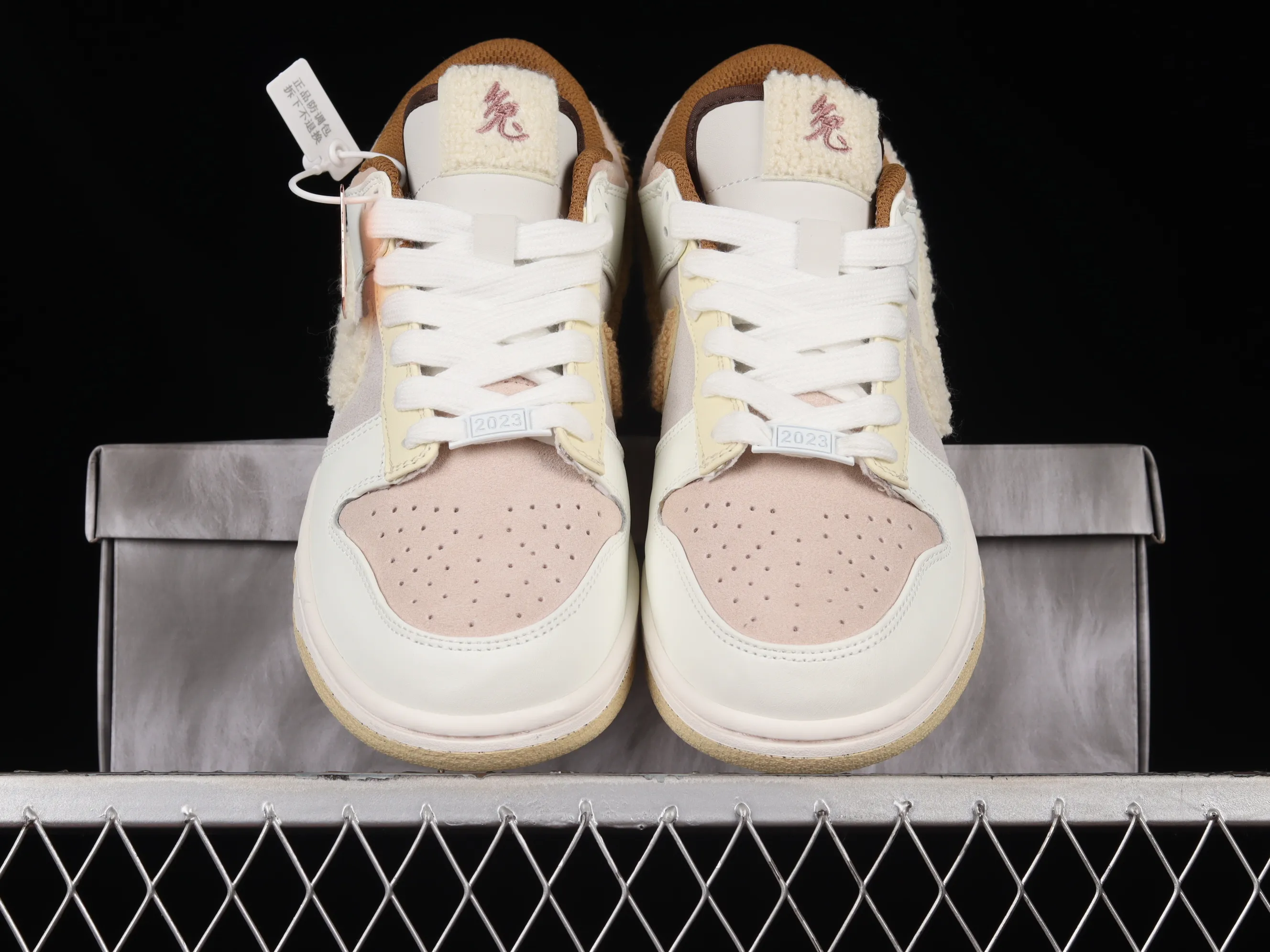 All Categories Nk SB Dunk Series Nk SB Dunk Low Low-top sneakers Cost-effective version Nk Dunk Low "Year of the Rabbit" Year of the Rabbit Rabbit theme SB low-top sports and leisure sneakers FD4203-211